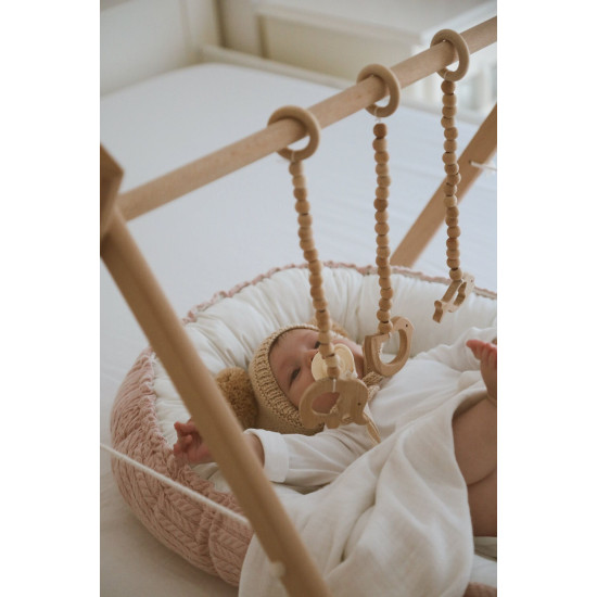 Dery Baby Babynest Bebek Yatağı + Ahşap Oyun Alanı Baby Gym + Sallanan Oyuncaklar Dahil