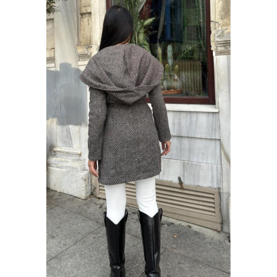 Pasaklı Giyim Kahverengi Balıksırtı Desenli Kapüşonlu Kemerli Kaşe Kadın Kaban