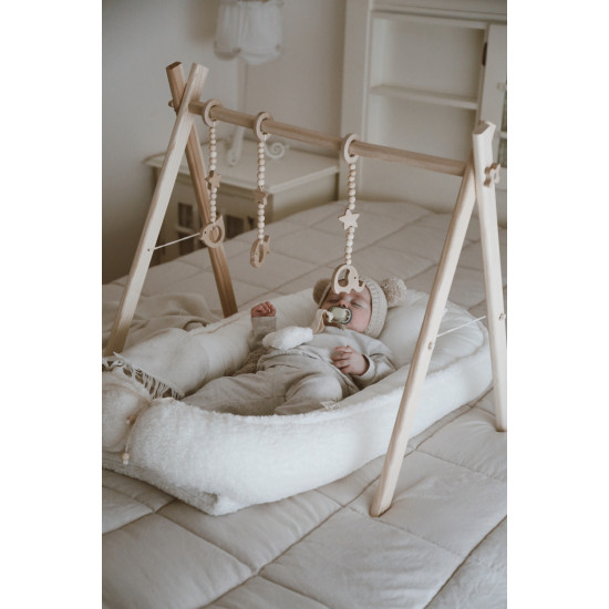 Dery BabyTeddy Babynest Bebek Yatagı + Ahşap Oyun Alanı Baby Gym + Sallanan Oyuncaklar Dahil