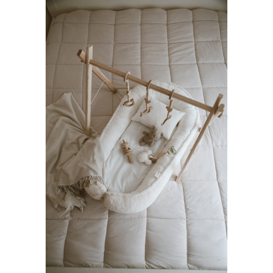 Dery BabyTeddy Babynest Bebek Yatagı + Ahşap Oyun Alanı Baby Gym + Sallanan Oyuncaklar Dahil